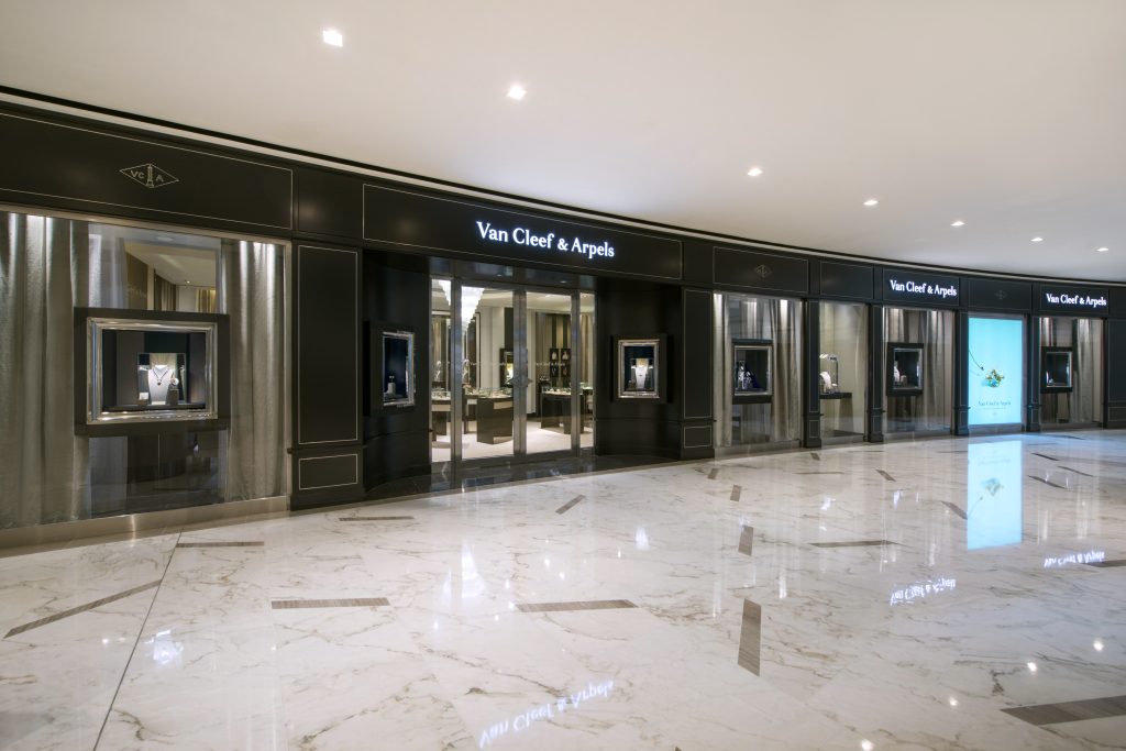 Galleria Mall – AE46 – Van Cleef Arpels