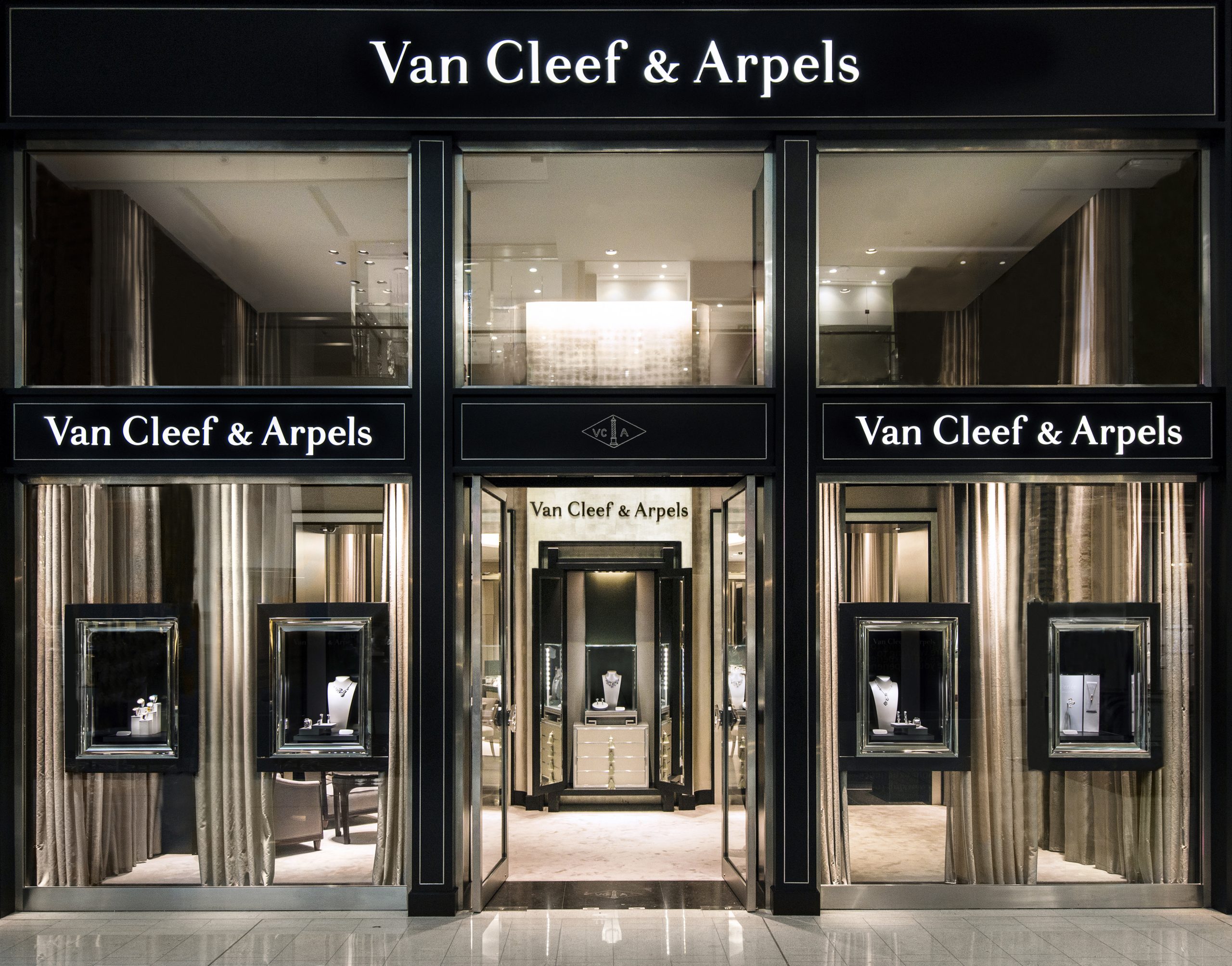 Dubai Mall Grand Atrium – AE09 – Van Cleef Arpels